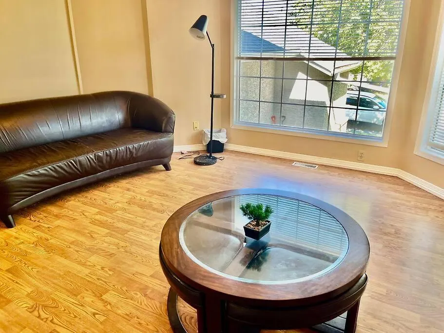 Airport 4Br2Ba Double Garage Pet Friendly Apartamento YYC