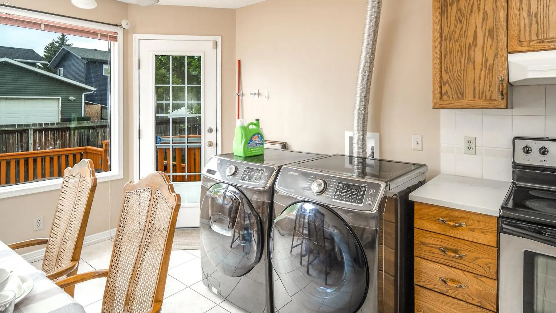 Airport 4Br2Ba Double Garage Pet Friendly Apartamento YYC