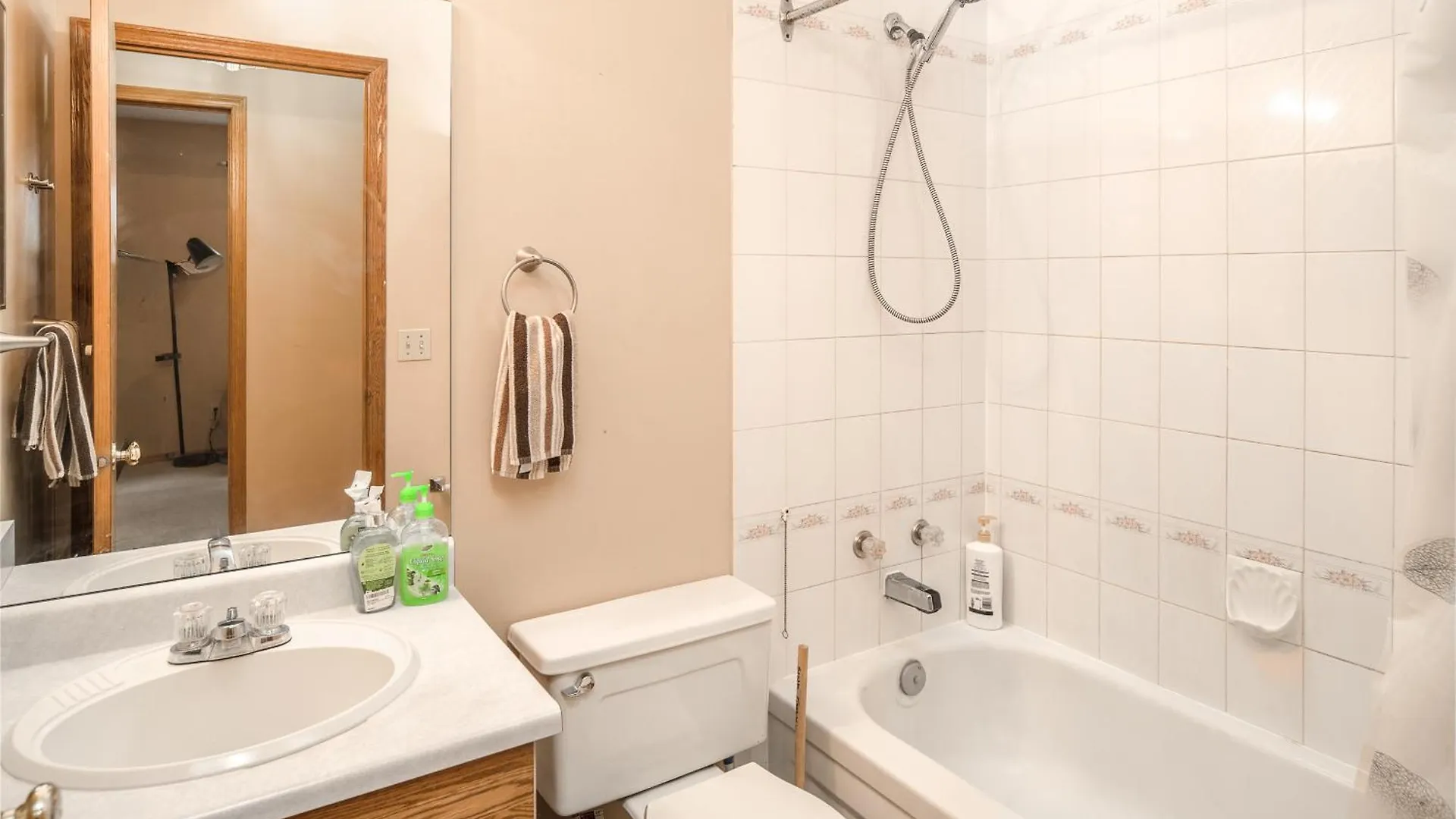 Airport 4Br2Ba Double Garage Pet Friendly Apartamento YYC