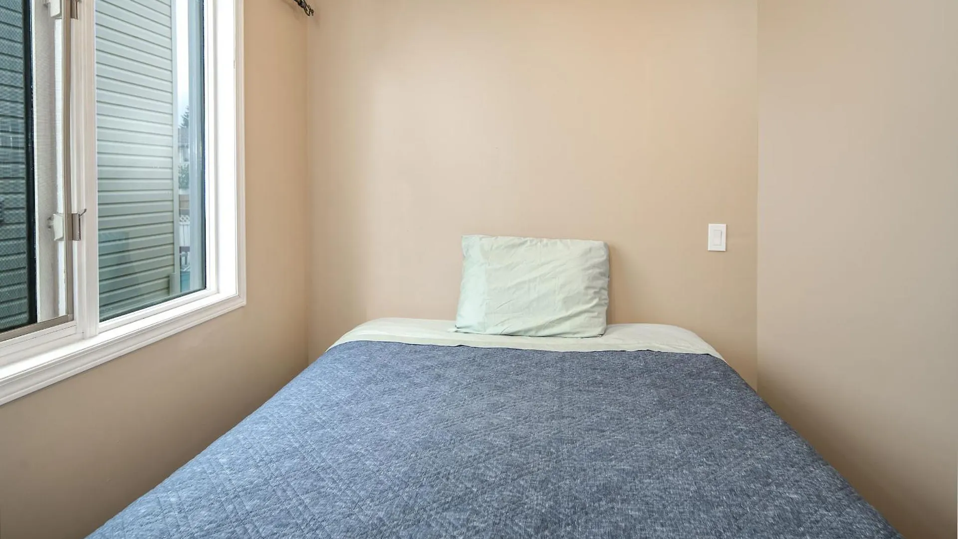 Airport 4Br2Ba Double Garage Pet Friendly Apartamento YYC