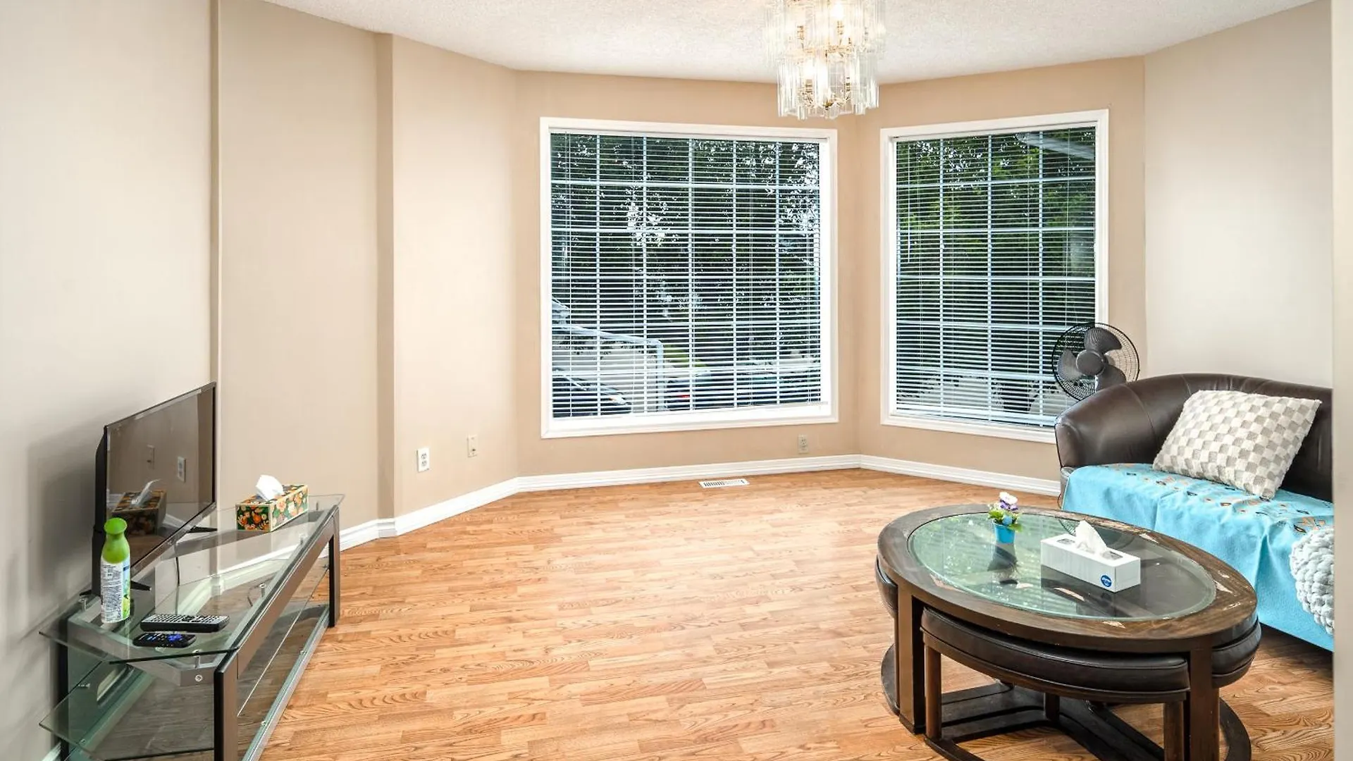 Airport 4Br2Ba Double Garage Pet Friendly Apartamento YYC 0*,  Canadá