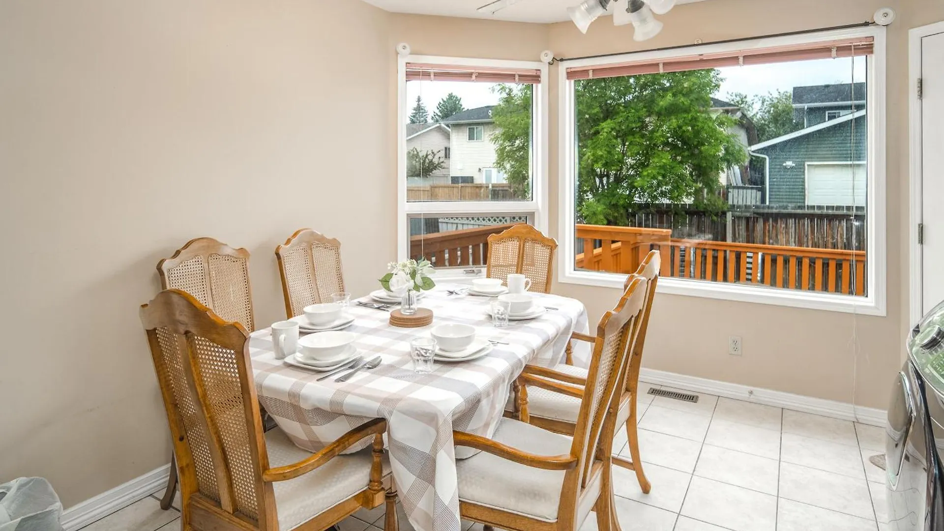 Airport 4Br2Ba Double Garage Pet Friendly Apartamento YYC