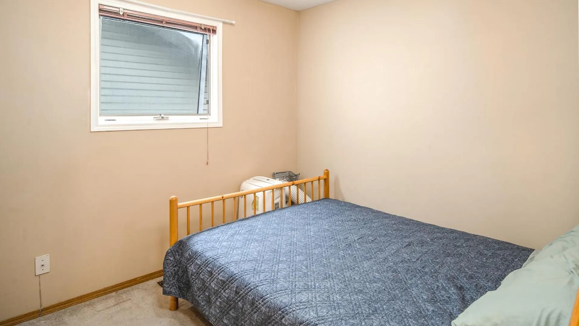 Airport 4Br2Ba Double Garage Pet Friendly Apartment Calgary Canada