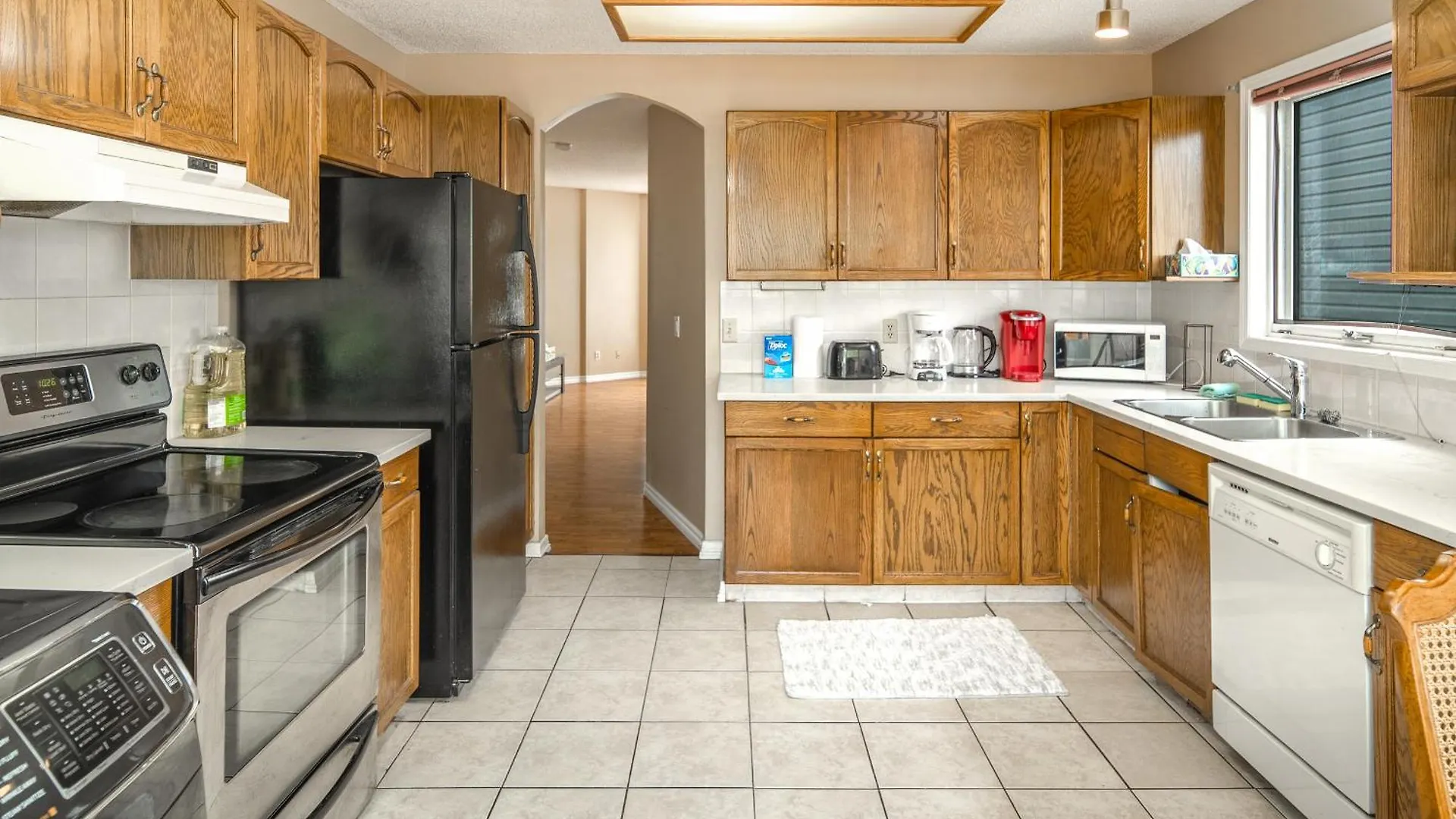 Airport 4Br2Ba Double Garage Pet Friendly Apartment Calgary